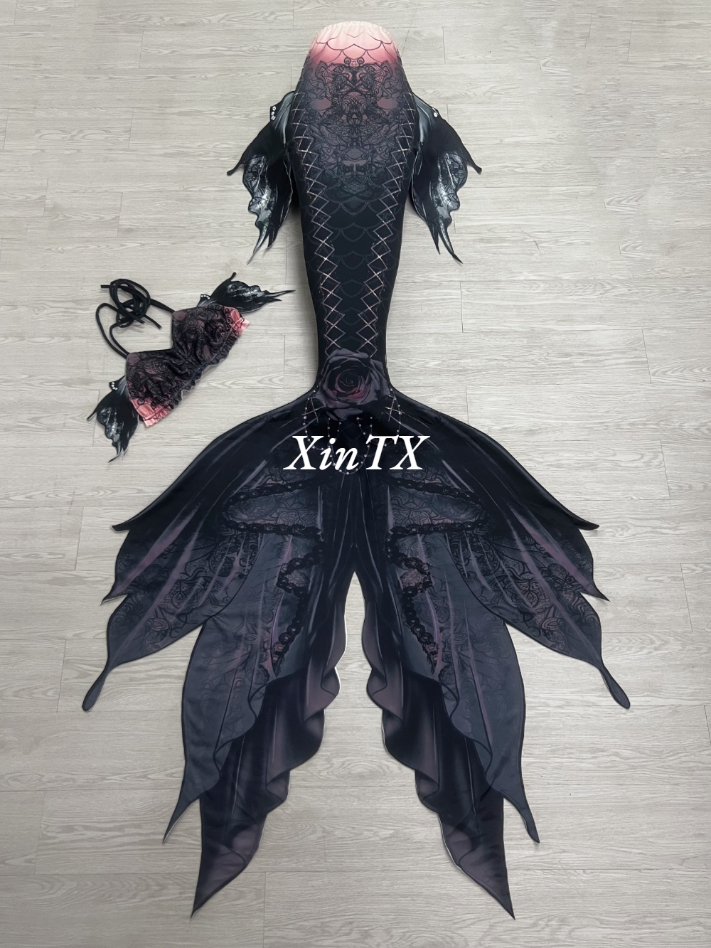 Mermaid Tail Dark Gothic Style - Aquarium & Marine Museum Universiti Malaysia Sabah Kota Kinabalu Sabah Reviews recensione e prezzo
